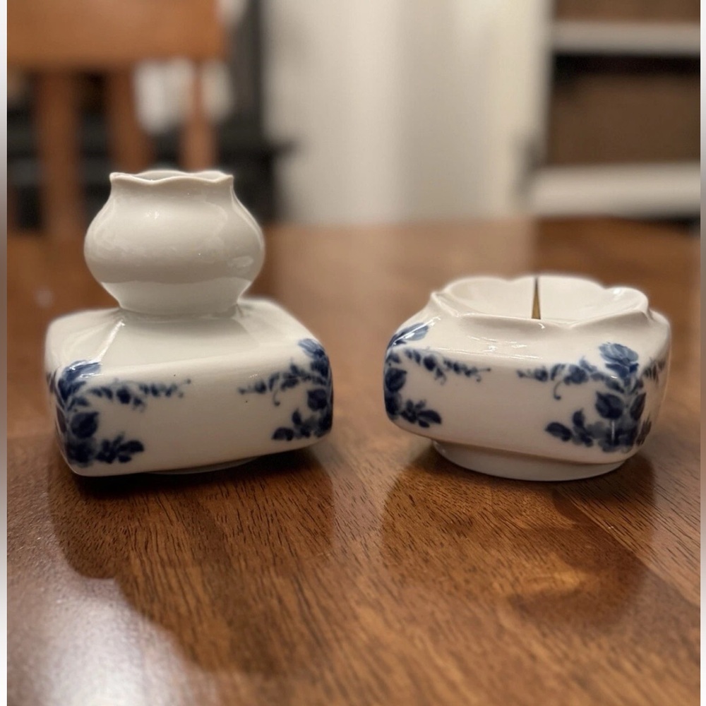 2 Vtg Lichte Echt Kobalt Porzellan Flow Blue Bud Vase And Pillar Candle Holder